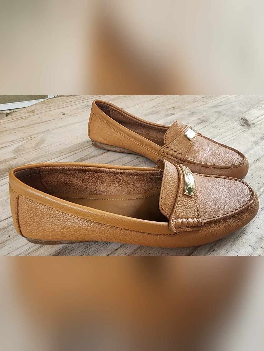COACH 8.5B Fredrica Pebbled Leather Driving Loafers Tan Gold Logo Flats A0118